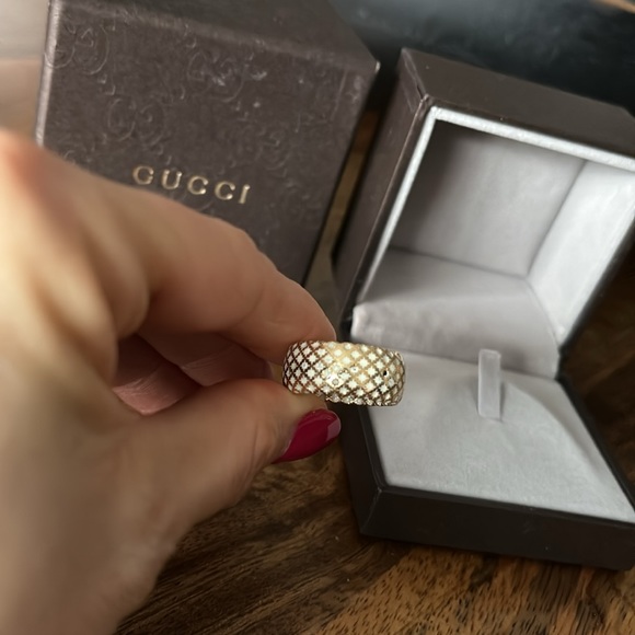 AUTHENTIC GUCCI DIAMANTISSIMA WHITE ENAMEL AND 18 KARAT YELLOW GOLD RING - Picture 10 of 15
